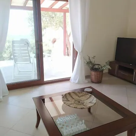Apartmán μονοκατοικία με θέα στη χώρα πυθαγορείου σάμου *