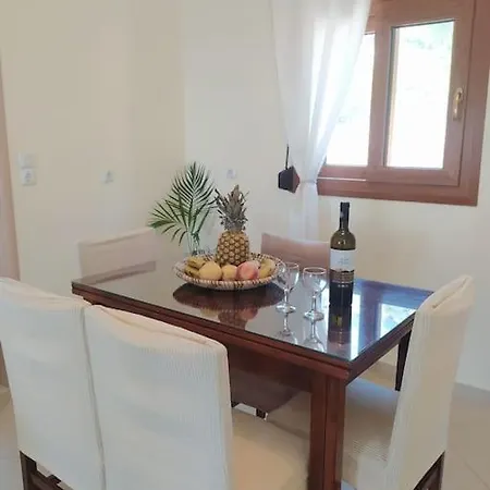 Apartmán μονοκατοικία με θέα στη χώρα πυθαγορείου σάμου Naxos City