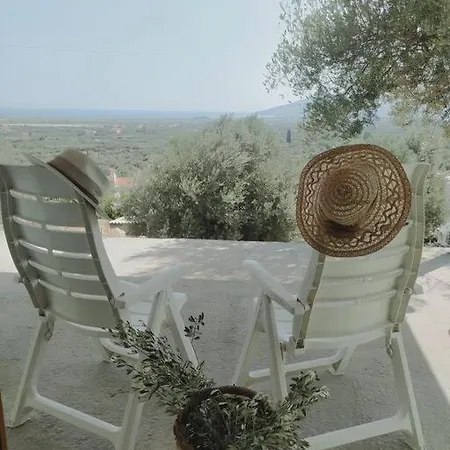 Apartmán μονοκατοικία με θέα στη χώρα πυθαγορείου σάμου *